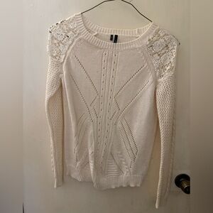 Maurice’s Sweater Size M